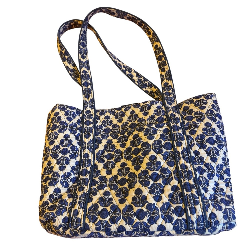 ❌Sold❌ Vera Bradley Get Carried Away Tote, Quilted Blue & White Pattern